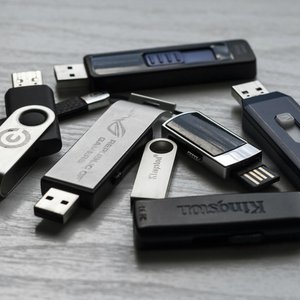 Vorschaubild Wie passen hunderte von Fotos und Videos auf einen USB-Stick?
