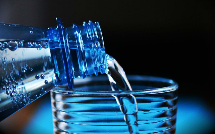 Bedeutung von Wasser für den menschlichen Körper