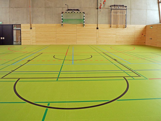 Kollaboratives Arbeiten im Sportunterricht mit digitalen Medien zur Entwicklung eines Sportspiels.